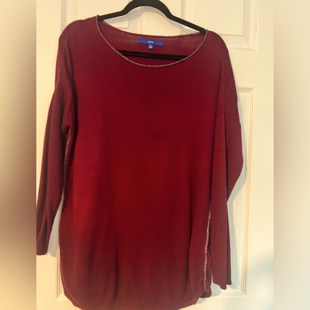 Size Large Apt 9 sweater. Lovely detailing and ribbed texture on the arms.